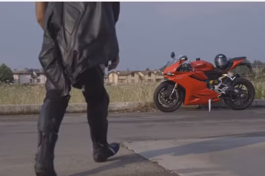 Woolf - vòng đeo tay thông minh cho dân phượt