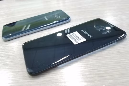 Dự đoán Samsung sẽ ra mắt Galaxy S7/S7 Edge đen bóng ngay trong dịp mua sắm cuối năm 2016 này.