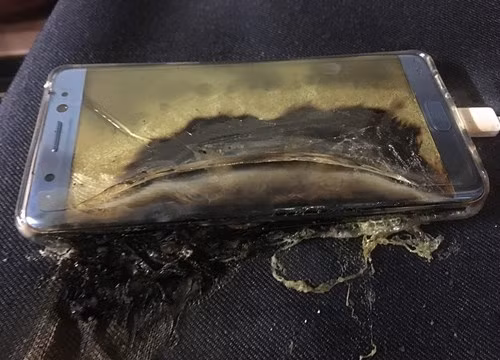 Một chiếc Galaxy Note 7 bị cháy xem trong khi đang sạc pin là khởi đầu của chuỗi thảm kịch gần đây với Samsung.