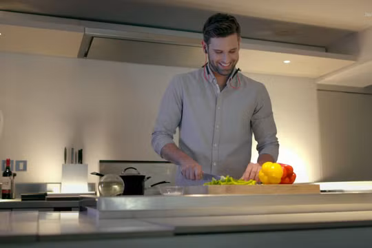 Jabra giới thiệu tai nghe không dây Halo Smart