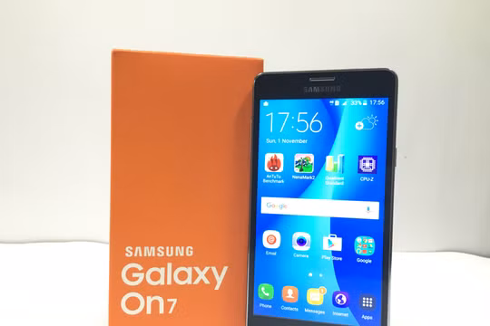 Điện thoại Samsung Galaxy On7 giá 3,99 triệu đồng