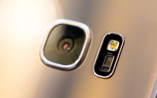 Samsung Galaxy S8 không trang bị camera kép?