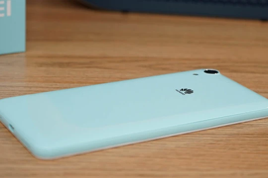 Mở hộp Huawei Y6II xanh ngọc giá 3 triệu vừa lên kệ