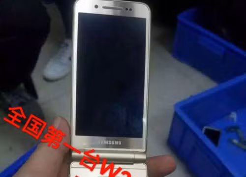 Smartphone nắp gập cao cấp của Samsung sắp ra mắt