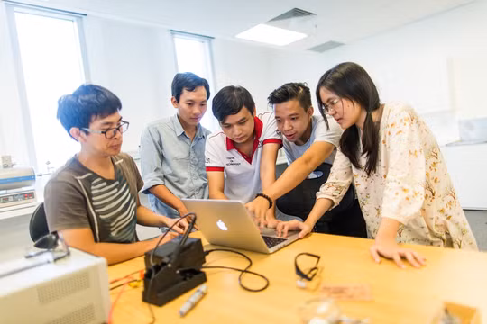 Nhóm các ngành kỹ thuật trình độ cao, CNTT được nhận định là những ngành nghề đón đầu xu thế phát triển chung của thế giới với nhiều cơ hội việc làm tốt, với mức lương mong đợi 