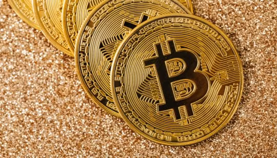 Vàng miếng SJC đồng loạt tăng mức niêm yết 200.000 đồng/lượng trong phiên sáng 10/7. Ảnh minh hoạ.