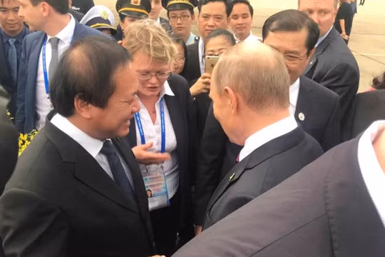Bộ trưởng Trương Minh Tuấn tiễn Tổng thống Nga Putin cùng đoàn rời sân bay Đà Nẵng về nước