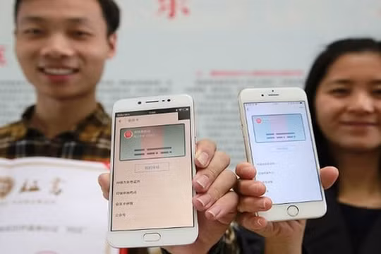 Người dùng chỉ cần mang smartphone bên người để xác thực danh tính cá nhân.