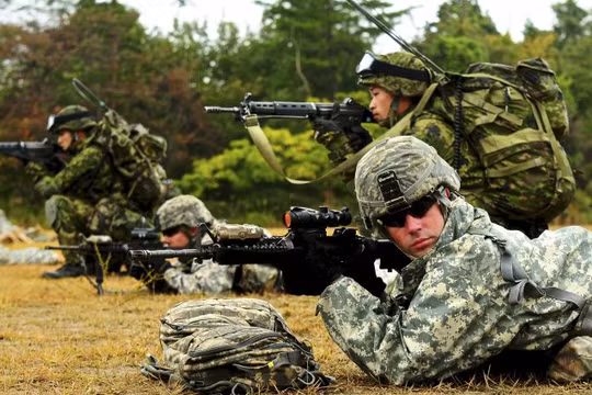 Quân đội hai nước đồng minh Mỹ - Nhật Bản.