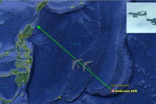 Máy bay ném bom B-52H tiếp tục tiến hành huấn luyện trên Biển Đông. Ảnh: Sina.
