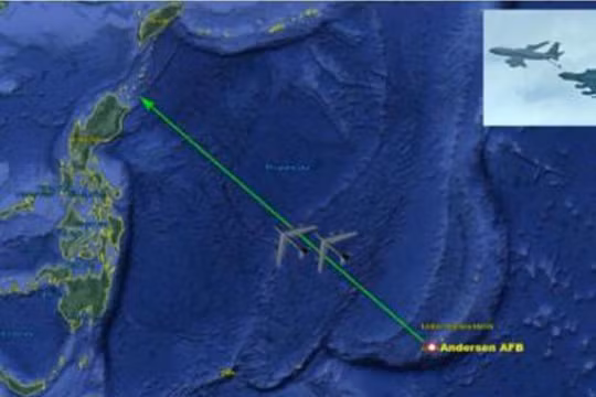 Máy bay ném bom B-52H tiếp tục tiến hành huấn luyện trên Biển Đông. Ảnh: Sina.