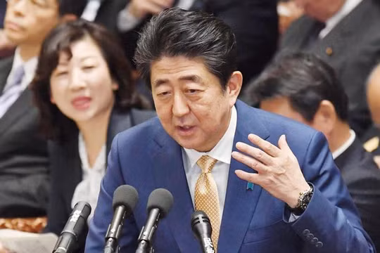 Thủ tướng Nhật Bản Shinzo Abe coi trọng tăng cường sức mạnh quốc phòng. Ảnh: The Japan Times.