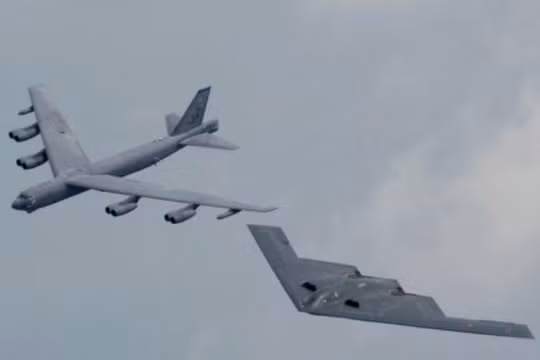 Các máy bay ném bom B-52 và B-2 Mỹ sẽ được lắp tên lửa hành trình mới LRSO. Ảnh: Cankao.