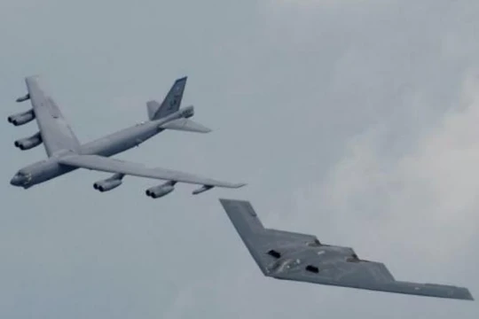 Các máy bay ném bom B-52 và B-2 Mỹ sẽ được lắp tên lửa hành trình mới LRSO. Ảnh: Cankao.