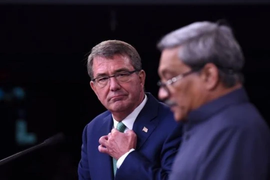 Bộ trưởng Quốc phòng Mỹ Ashton B. Carter và Bộ trưởng Quốc phòng Ấn Độ Manohar Parrikar trong cuộc họp báo ở Thủ đô Washington, Mỹ ngày 29/8/2016. Ảnh: Cankao