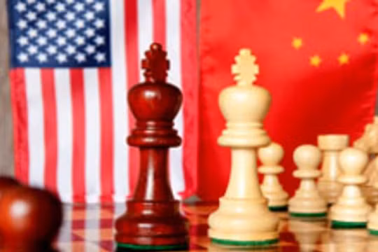 Mỹ đang tập trung gây sức ép to lớn cho Trung Quốc về kinh tế thương mại. Ảnh: FTchinese.