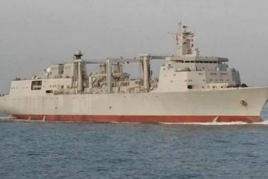 Tàu tiếp tế nhanh Type 901 Trung Quốc. Ảnh: Sina