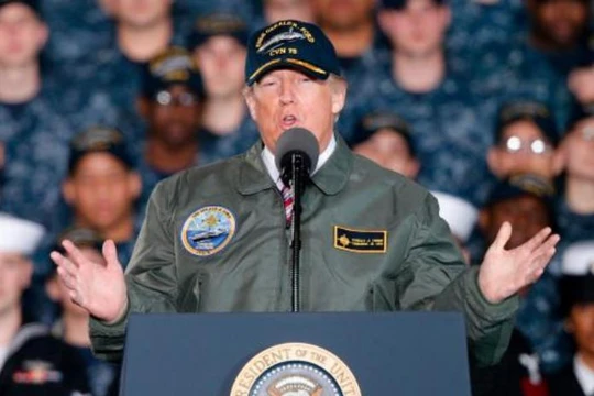 Tổng thống Mỹ Donald Trump phát biểu trên tàu sân bay USS Gerald Ford. Ảnh: Cankao