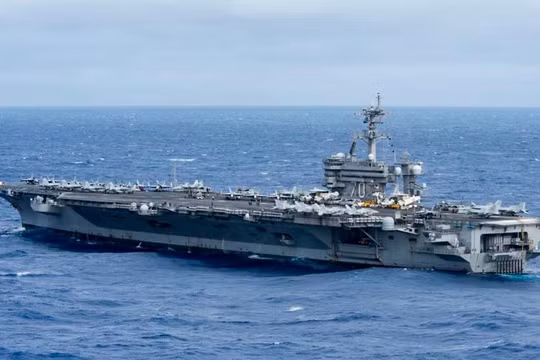 Tàu sân bay USS Carl Vinson tiến hành tuần tra Biển Đông. Ảnh: Newsjs