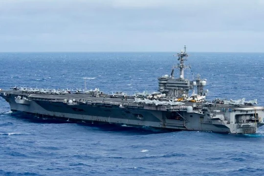 Tàu sân bay USS Carl Vinson tiến hành tuần tra Biển Đông. Ảnh: Newsjs