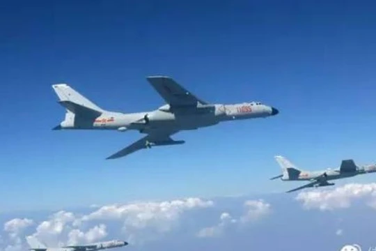 Máy bay ném bom chiến lược H-6K Trung Quốc. Ảnh: Sina