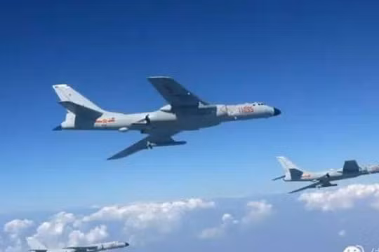 Máy bay ném bom chiến lược H-6K Trung Quốc. Ảnh: Sina