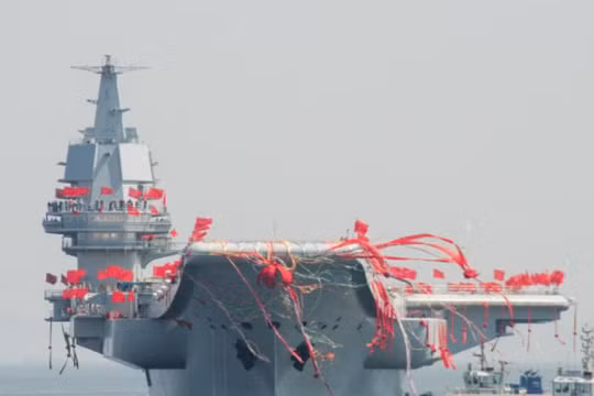 Tàu sân bay tự chế đầu tiên của Trung Quốc hạ thủy ngày 26/4/2017. Ảnh: Backchina