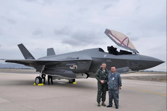 Nhật Bản nhận chiếc máy bay chiến đấu tàng hình F-35A đầu tiên tại căn cứ không quân Luke, bang Arizona, Mỹ