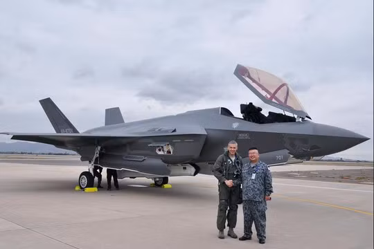 Nhật Bản nhận chiếc máy bay chiến đấu tàng hình F-35A đầu tiên tại căn cứ không quân Luke, bang Arizona, Mỹ