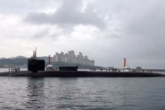 Ngày 25/4/2017, tàu ngầm hạt nhân USS Michigan đến Busan, Hàn Quốc. Ảnh: VOA