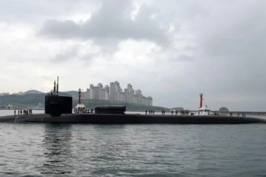 Ngày 25/4/2017, tàu ngầm hạt nhân USS Michigan đến Busan, Hàn Quốc. Ảnh: VOA