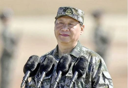 Chủ tịch Trung Quốc Tập Cận Bình trong Lễ duyệt binh kỷ niệm tròn 90 năm thành lập quân đội Trung Quốc ngày 30/7/2017. Ảnh: Nikkei.