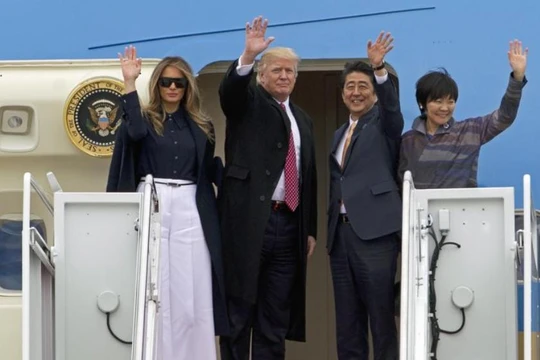 Vừa qua, Thủ tướng Nhật Bản Shinzo Abe đến thăm Mỹ, được Mỹ cam kết mạnh mẽ trong việc bảo đảm an ninh của Nhật Bản. Ảnh: Washington Times