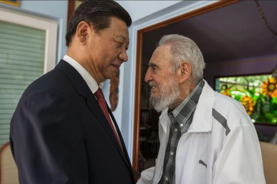 Chủ tịch Trung Quốc Tập Cận Bình đến thăm lãnh tụ Cuba Fidel Castro. Ảnh: Sputnik News