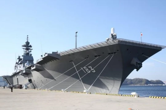 Tàu sân bay trực thăng Izumo tại căn cứ Yokosuka, Nhật Bản. Ảnh: Cankao