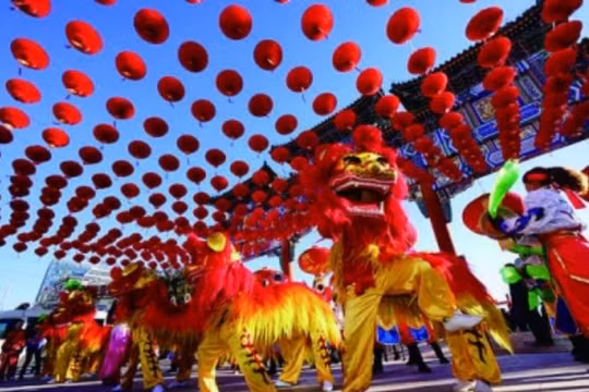 Màu đỏ là màu chủ đạo trong ngày Tết ở Trung Quốc. Ảnh: News.163.com.