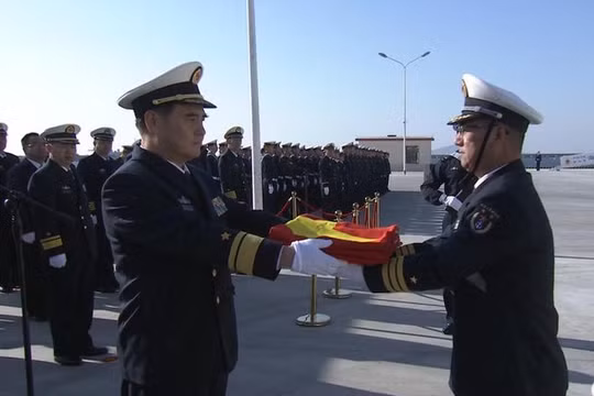 Ngày 22 tháng 1 năm 2017, tàu khu trục Tây Ninh 117 Type 052D biên chế cho Hạm đội Bắc Hải, Hải quân Trung Quốc. Ảnh: dwnews