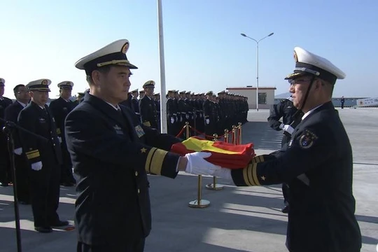 Ngày 22 tháng 1 năm 2017, tàu khu trục Tây Ninh 117 Type 052D biên chế cho Hạm đội Bắc Hải, Hải quân Trung Quốc. Ảnh: dwnews