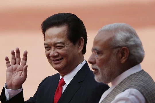 Nguyên Thủ tướng Nguyễn Tấn Dũng thăm Ấn Độ vào tháng 10/2014 (ảnh tư liệu)