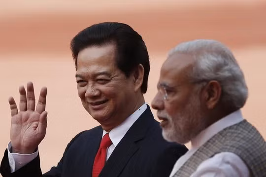 Nguyên Thủ tướng Nguyễn Tấn Dũng thăm Ấn Độ vào tháng 10/2014 (ảnh tư liệu)
