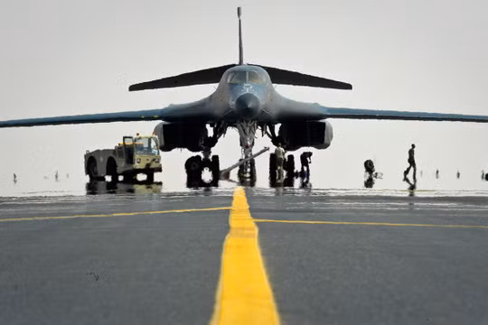 Máy bay ném bom B-1B Lancer.
