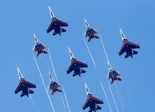 Đội bay nhào lộn Nga tại Triển lãm hàng không Moscow năm 2013 Nga (ảnh tư liệu)