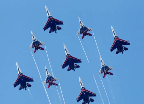 Đội bay nhào lộn Nga tại Triển lãm hàng không Moscow năm 2013 Nga (ảnh tư liệu)