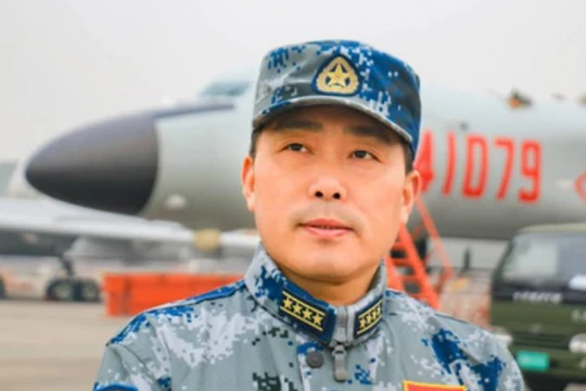 Người phát ngôn không quân Trung Quốc Thân Tiến Khoa. Ảnh: Kaixian.