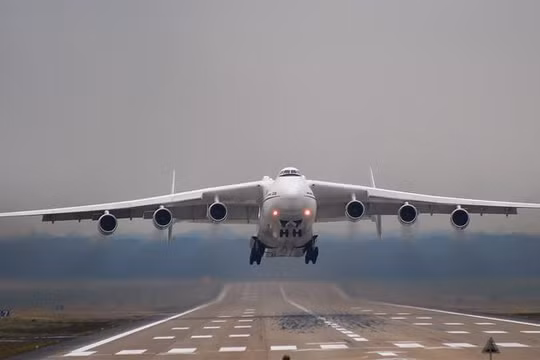 Máy bay vận tải An-225 là máy bay vận tải lớn nhất thế giới. Ảnh: Thời báo Hoàn Cầu.