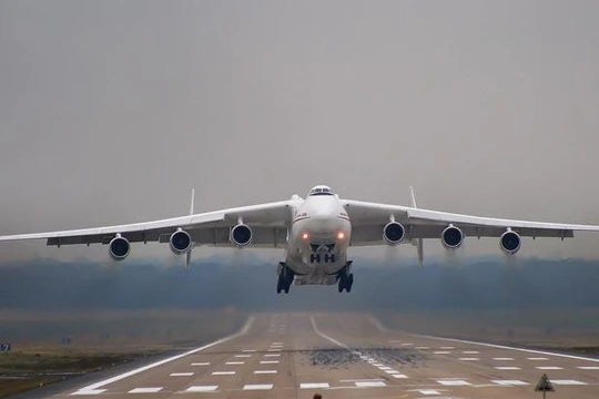 Máy bay vận tải An-225 là máy bay vận tải lớn nhất thế giới. Ảnh: Thời báo Hoàn Cầu.