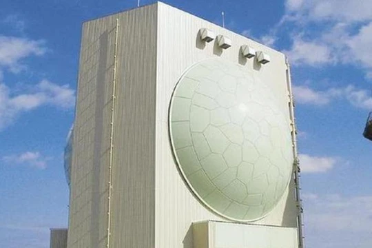 Đến nay, Nhật Bản đã phát triển được radar FPS-7 chuyên dùng để theo dõi máy bay chiến đấu tàng hình và tên lửa hành trình siêu âm. Ảnh: Sina.