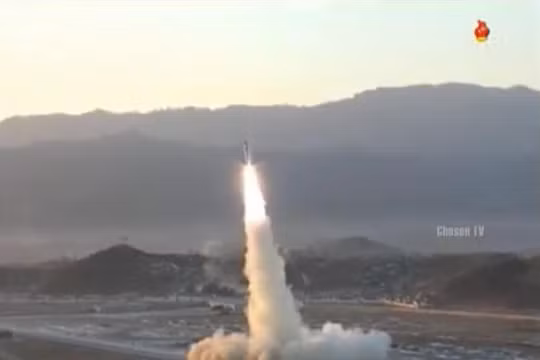 Ngày 12/2/2017, Triều Tiên phóng tên lửa đạn đạo tầm trung Pukguksong-2. Ảnh: Sputnik