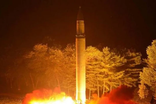 Triều Tiên thử tên lửa. Ảnh: FTchinese.