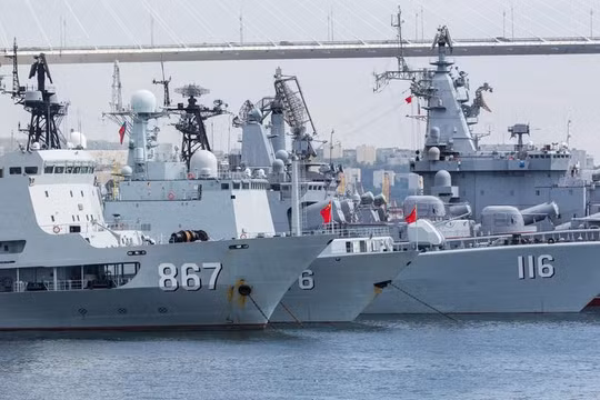 Biên đội tàu chiến Trung Quốc tham gia tập trận Liên hợp trên biển - 2017 giai đoạn hai với Hải quân Nga. Ảnh: Kaixian.